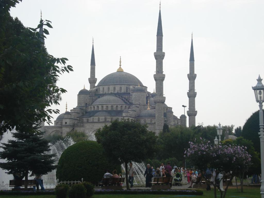 Esra Sultan Petrol Hotel Стамбул Екстер'єр фото