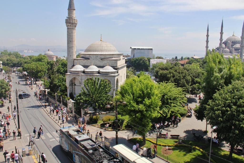 Esra Sultan Petrol Hotel Стамбул Екстер'єр фото