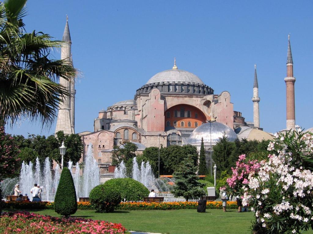 Esra Sultan Petrol Hotel Стамбул Екстер'єр фото
