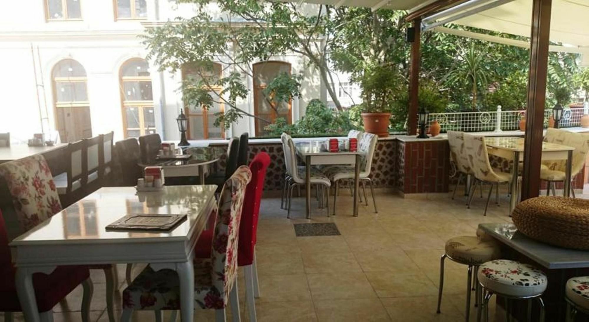 Esra Sultan Petrol Hotel Стамбул Екстер'єр фото